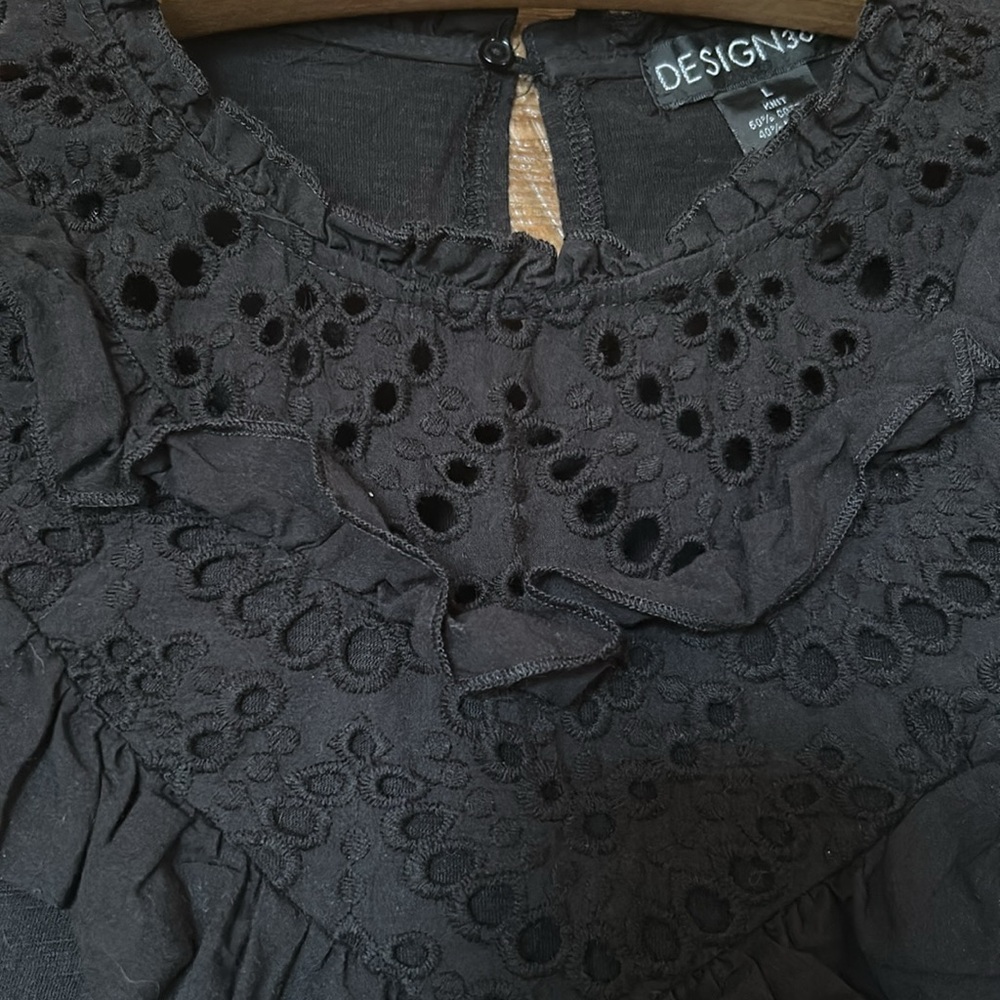 Elegant Black Sleeveless Top - Picture 4 of 10
